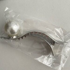 Hair claw